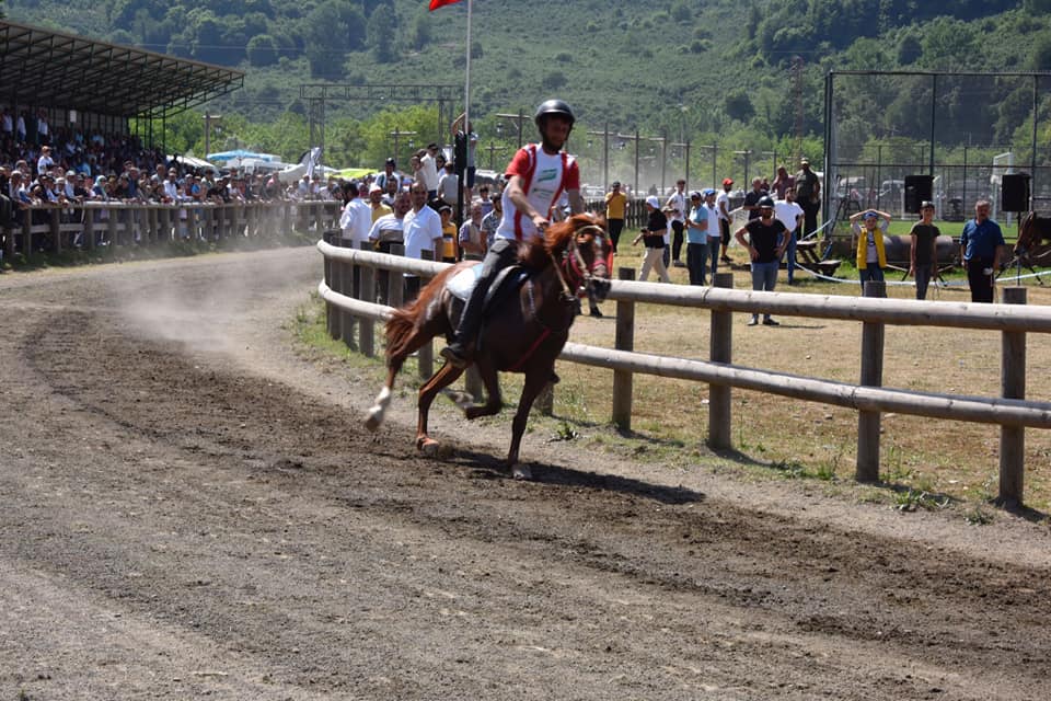Ünye’de Geleneksel Rahvan At Yarışları Düzenlendi