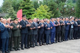 15 Temmuz Demokrasi ve Milli Birlik Günü 6. Yıldönümü Anma Etkinlikleri Kapsamında Ordu Şehitliği’nde Program Gerçekleştirildi