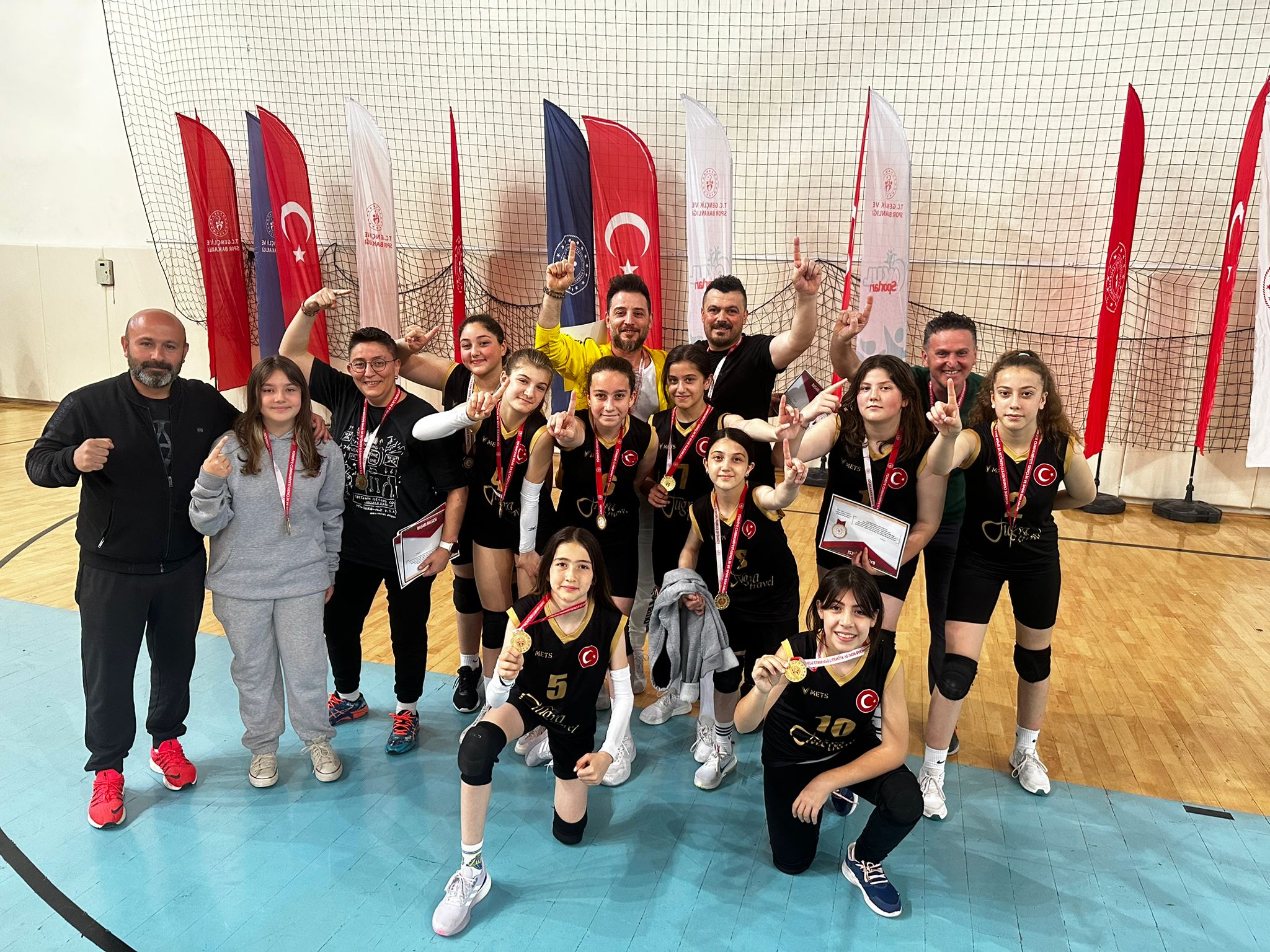 Küçük Kızlar Türkiye Şampiyonasında Son Sekiz Takım Arasında
