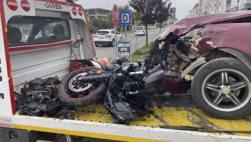 Otomobille Motorsiklet Çarpıştı: 1 Yaralı