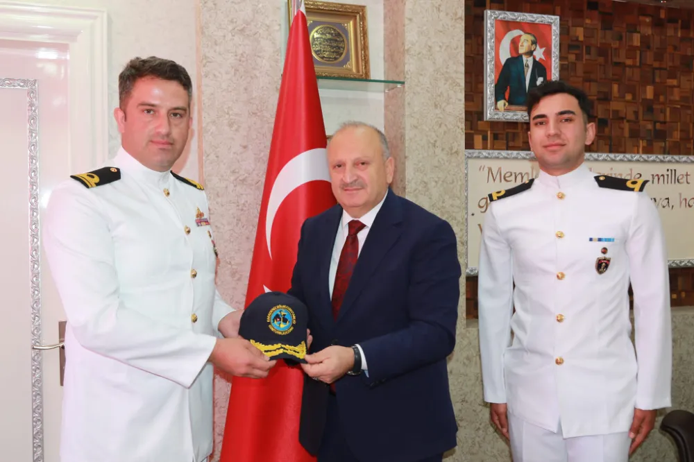 TCG Karadeniz Ereğli Karakol Gemisi’nin Komutanı’nda Başkan Tavlı’ya ziyaret