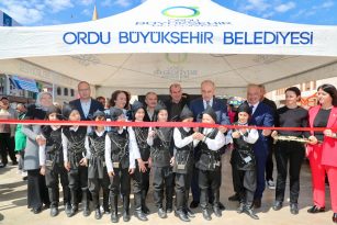 Vali Erol, Güzelordu Meliha-Lütfü Türkmen İlkokulu’nun Düzenlediği Kermese Katıldı